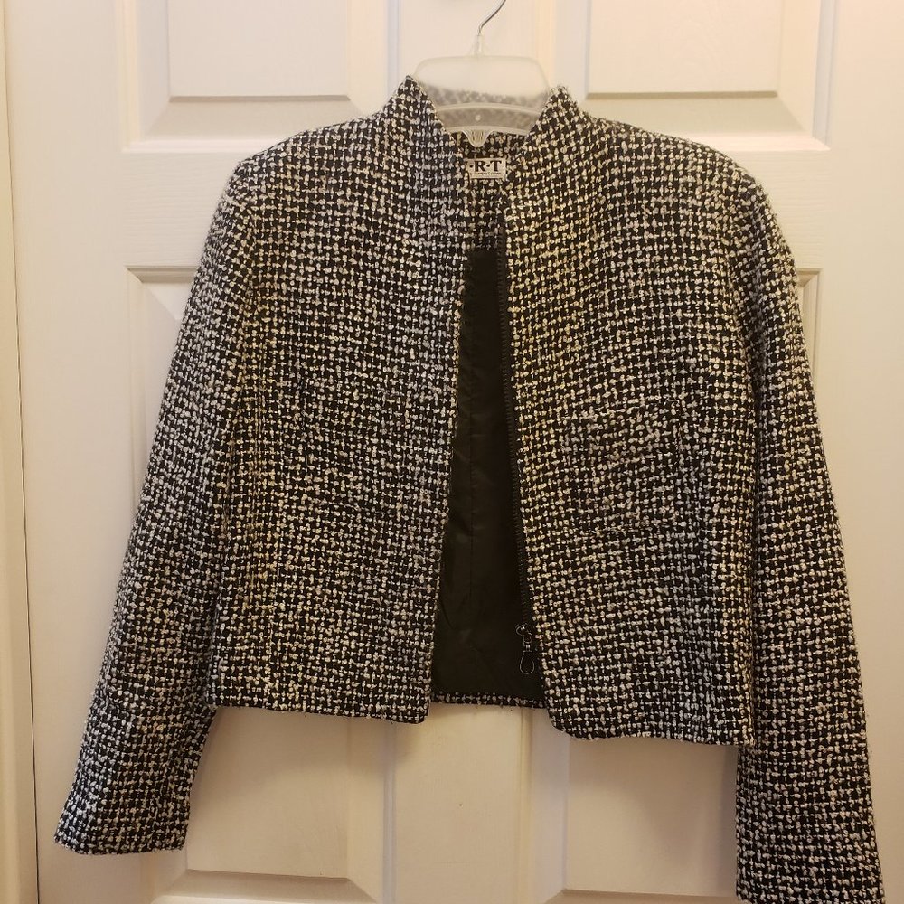 J.R.T. by NEWPORT NEWS SIZE 8 WOMAN'S BLCK & WHITE LINED JACKET